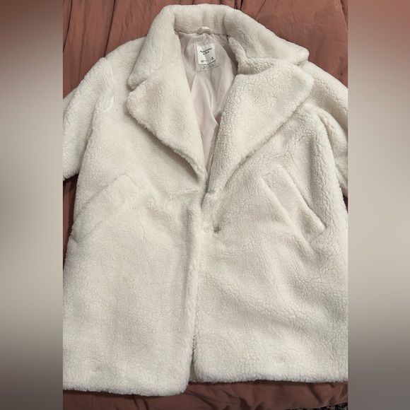 Abercrombie & Fitch Teddy Coat - Picture 2 of 4